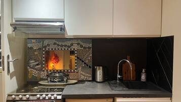 Fridge, oven, stovetop, dishwasher