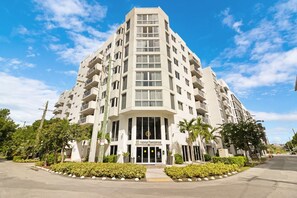 Exterior - Roami at Habitat Brickell | Pool+Balcony | 1BR (Miami)