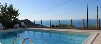 Antico Casale Gioiosa Marea Room 'Gioiosa Guardia' with Mountain View, Wi-Fi and Air Conditioning