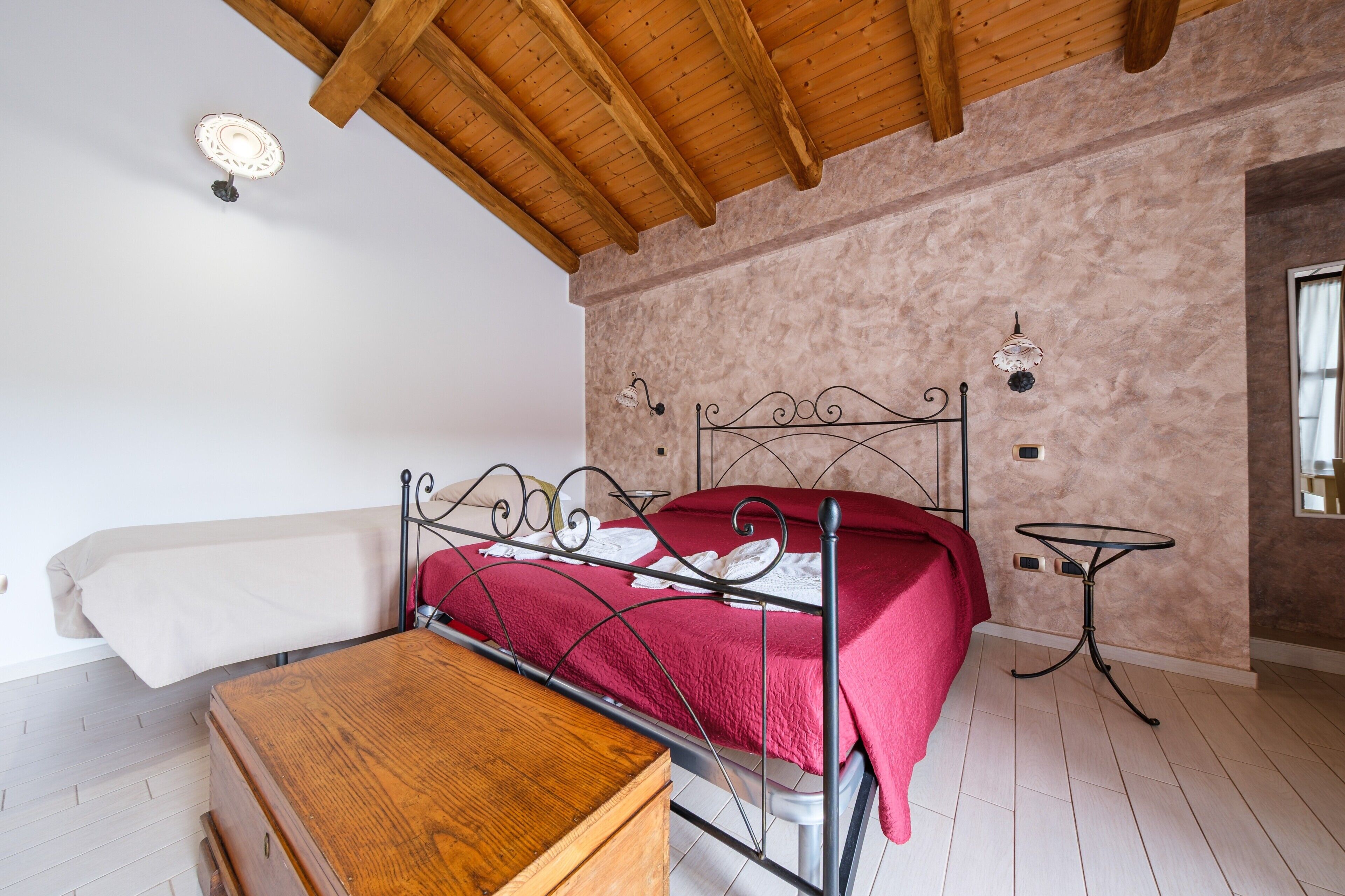 1 bedroom, desk, WiFi, bed sheets