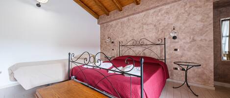 1 室のベッドルーム、デスク、WiFi、ベッドシーツ