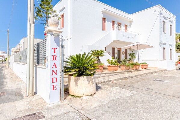 Exterior detail - Apartment 'Trande' with Balcony, Wi-Fi and Air Conditioning (Santa Maria di Leuca)