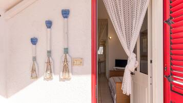 1 bedroom, bed sheets