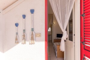 1 bedroom, bed sheets