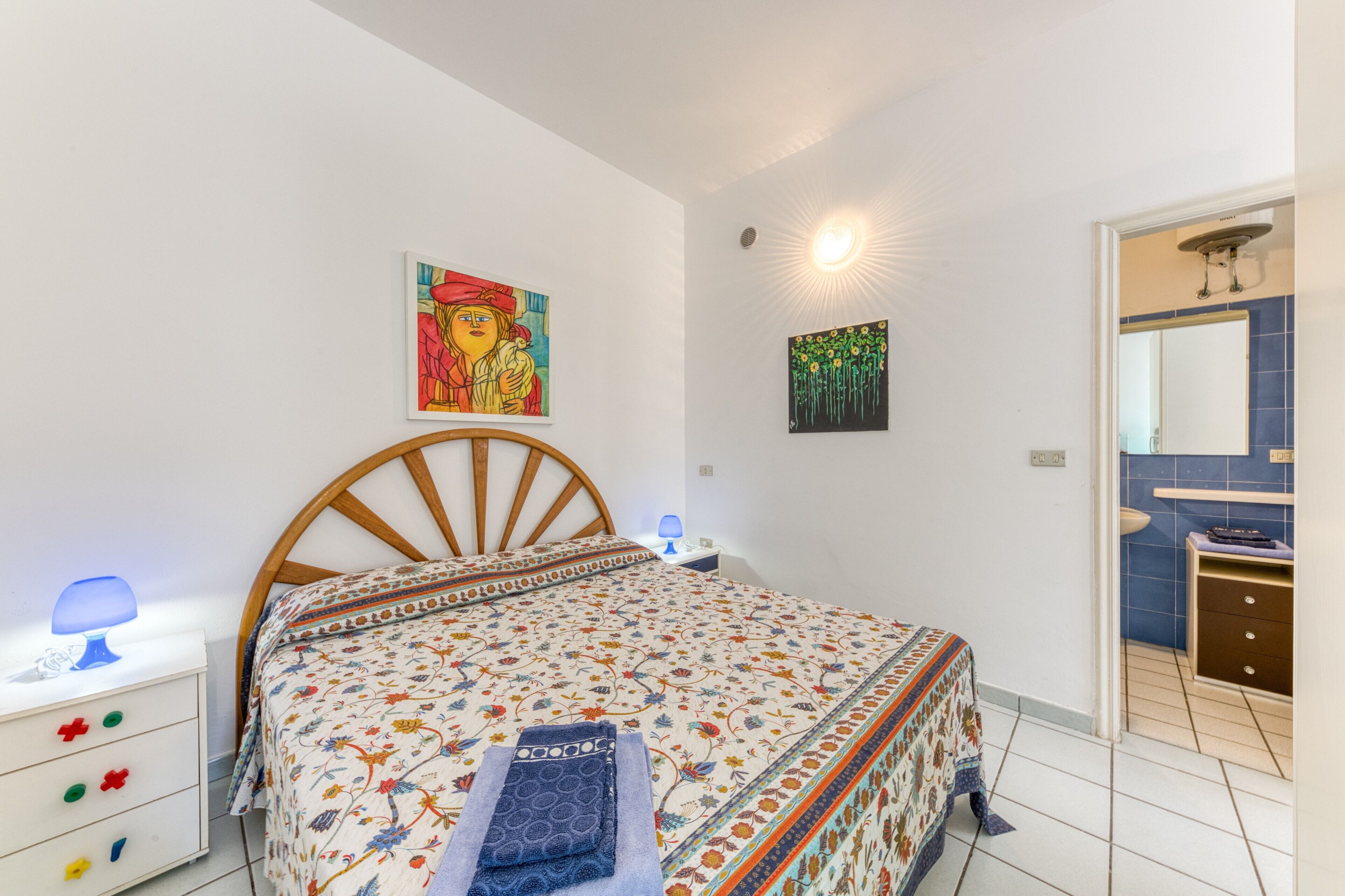 1 bedroom, bed sheets