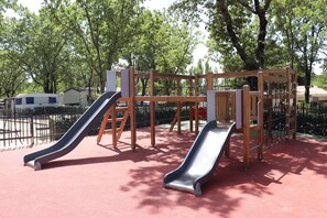 Children’s play area – outdoor