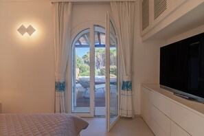 2 bedrooms, iron/ironing board, WiFi, bed sheets - Villa 'La Conia' with Sea View, Wi-Fi and Air Conditioning (Cannigione)