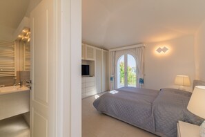 2 makuuhuonetta, silitysrauta/-lauta, Wi-Fi, vuodevaatteet