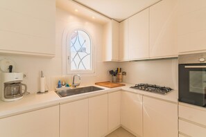 Fridge, dishwasher, coffee/tea maker, cookware/dishes/utensils