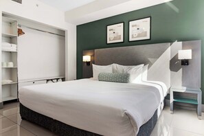 2 bedrooms, desk, iron/ironing board, WiFi