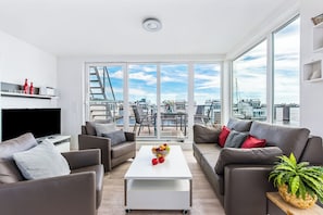 TV, DVD player - Bora - On the Water, Rooftop Terrace, Beach Chair, Panoramic Views, Sauna (Olpenitz)