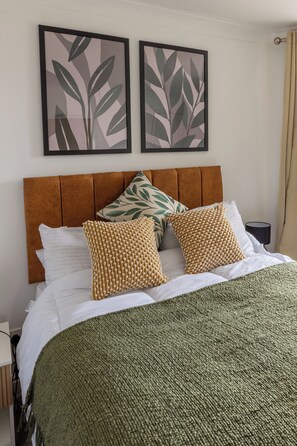 1 bedroom, desk, iron/ironing board, WiFi