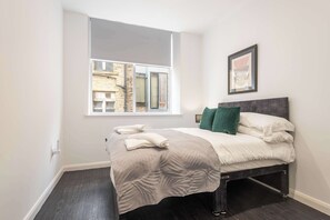 1 bedroom, desk, iron/ironing board, WiFi