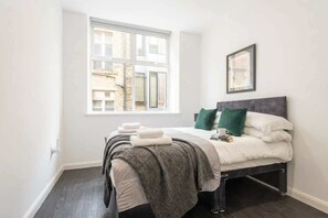 1 chambre, bureau, fer et planche à repasser, Wi-Fi