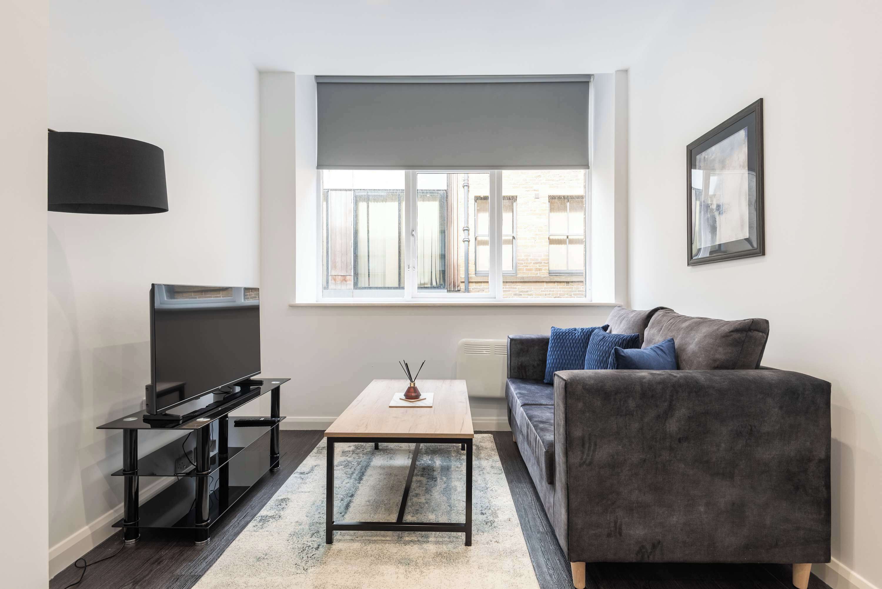 Televisión y oficina 