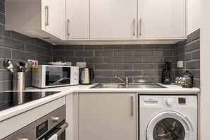 Geladeira, micro-ondas, fogão, cooktop
