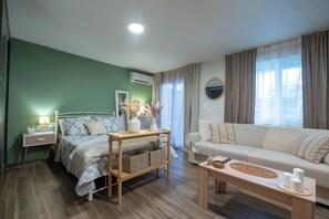 1 bedroom, iron/ironing board, WiFi, bed sheets - Boho Nest in Glyfada by ΜΡS (Glifada)
