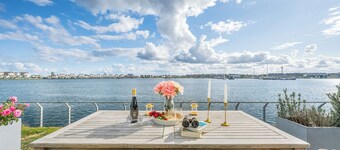 Sundowner vacation apartment with exceptional sea view and terrace