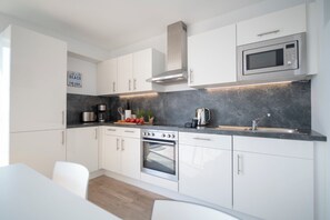 Refrigerador, horno, parrilla de estufa y lavavajillas