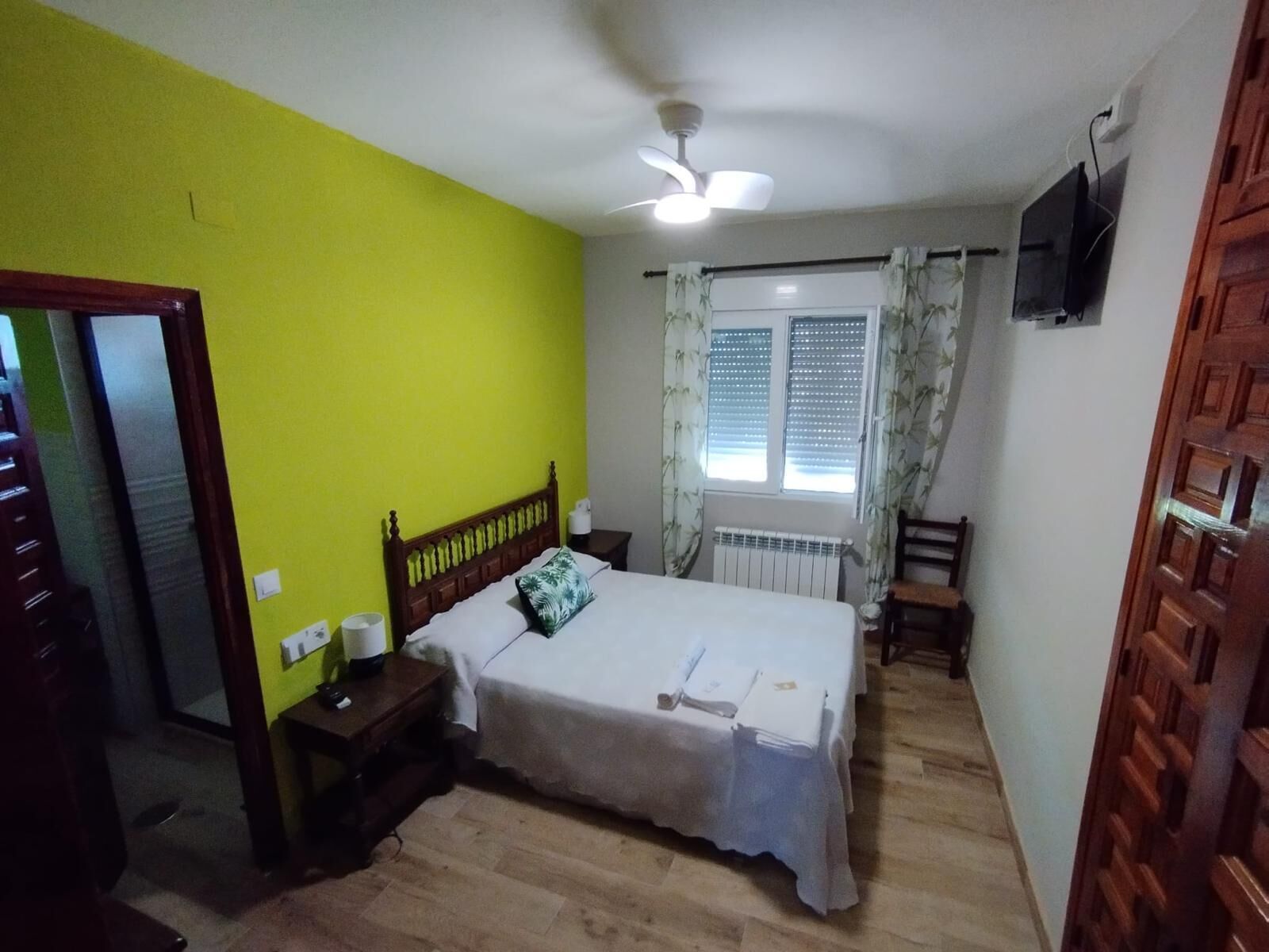 4 dormitorios, tabla de planchar con plancha, wifi y ropa de cama