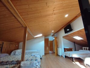 4 bedrooms, iron/ironing board, WiFi, bed sheets