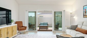 Sunset Saddle Stay - 3/2 in The Village of Waters Edge w/ Golf Cart