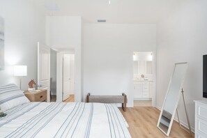 3 bedrooms, desk, iron/ironing board, free WiFi