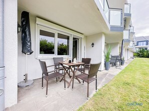 Outdoor dining - Haus Kehrwieder vacation apartment Kehrwieder No. 8 - Apartment near the beach (Cuxhaven)