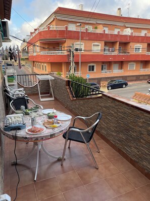 Outdoor dining - Ubytování Marcelina (Torrevieja)