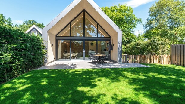 Outdoor dining - Luxury Holiday Home by the sea (Sint Maartensvlotbrug)