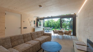 Living room - Luxury Holiday Home by the sea (Sint Maartensvlotbrug)