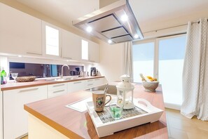 Fridge, microwave, oven, stovetop