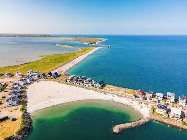På stranden