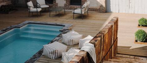 室外游泳池,恒温泳池