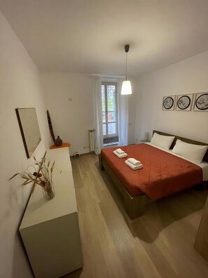 2 chambres, fer et planche à repasser, Wi-Fi, draps fournis