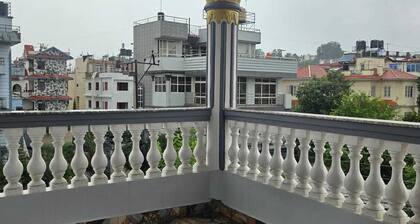 Enchanting 2-bedroom cozy suite W Home theartre in Tokha