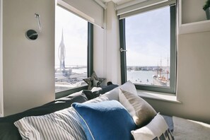 Blackout drapes, free WiFi