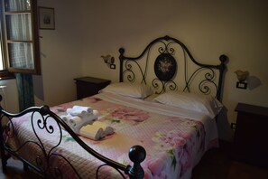 2 bedrooms, free WiFi - Cosy apartment for 4 guests with pool, WIFI, patio and pets allowed (Castiglione Del Lago)