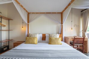 Desk, free WiFi - Soleia Surf Camp (Canggu)