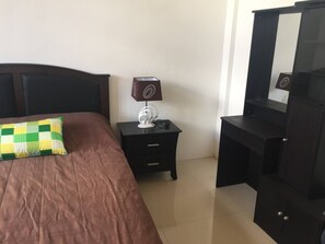 3 chambres, fer et planche à repasser, draps fournis