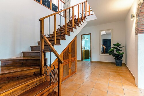 Villa 'Marmeleira Country House' with Private Terrace, Wi-Fi and Air Conditioning