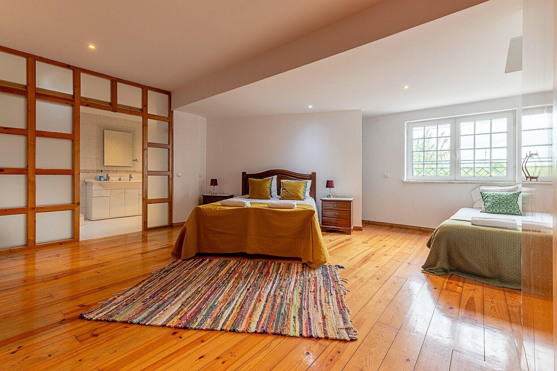 4 camere, ferro/asse da stiro, Wi-Fi