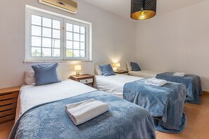 4 bedrooms, iron/ironing board, WiFi
