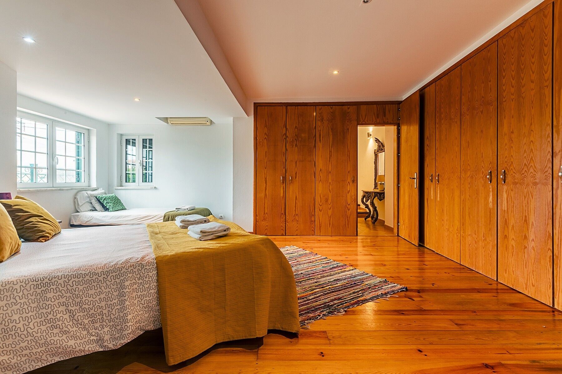 4 bedrooms, iron/ironing board, WiFi