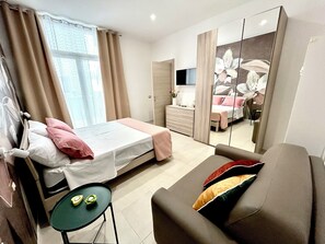 1 chambre, coffres-forts dans les chambres, fer et planche à repasser
