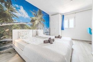 3 bedrooms, desk, iron/ironing board, WiFi