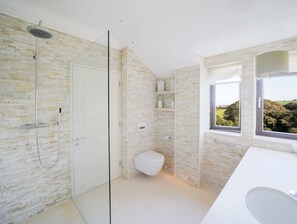 Handtücher, Seife, Toilettenpapier