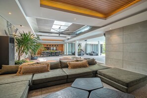 Villa Luxe, 6 chambres, piscine privée, en bord de piscine | Salle de séjour