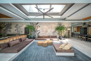 Luxury Villa, 6 Bedrooms, Private Pool, Poolside | Living room - Barabuda (Kerobokan)