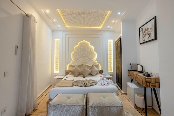In-room safe, soundproofing, iron/ironing board, free WiFi